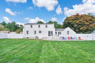 81 Oak Hollow Rd, Springfield, MA 01128 - photo 2