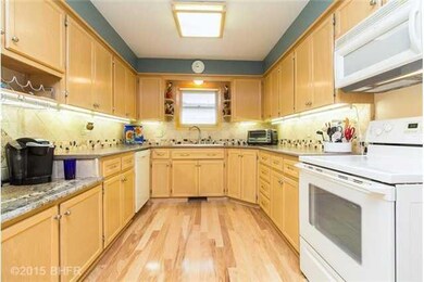 7211 Bryn Mawr Dr, Urbandale, IA 50322 - photo 4