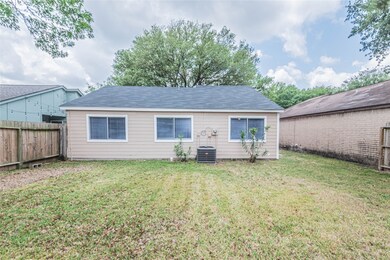 7522 Pepperbrook Dr, Houston, TX 77041 - photo 2