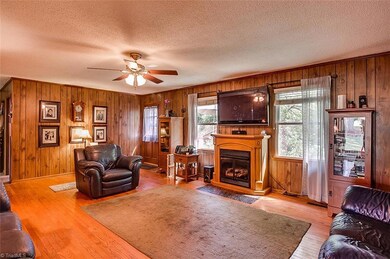 2013 Sunny Ln, Asheboro, NC 27205 - photo 5