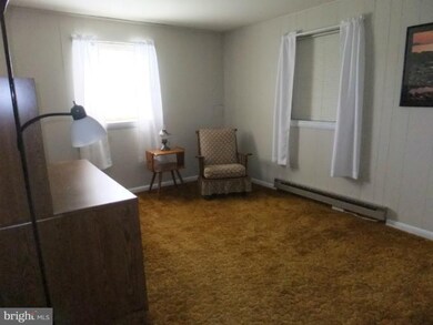 2004 Maplewood Dr, Hagerstown, MD 21740 - photo 4