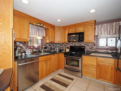 Kitchen Plenty of cupboards