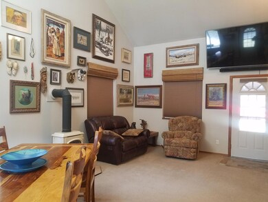 dining area, living room