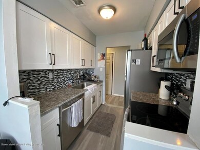 924 Armstrong Ave unit 1-3, Staten Island, NY 10308 - photo 6