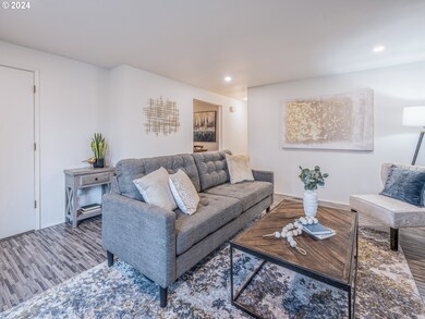 Living Room/Entrance