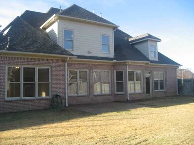Nice Fenced back yard!