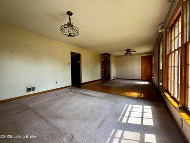 6105 Rocky Mountain Dr, Louisville, KY 40219 - photo 7