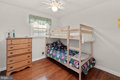 569 Shipley Rd, Linthicum Heights, MD 21090 - photo 6