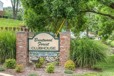 9035 W Swan Cir, Saint Louis, MO 63144 - photo 6