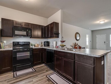 202 Starlight Dr, Shawnee, OK 74804 - photo 5