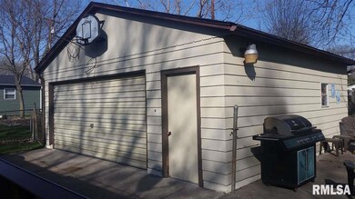 3219 Clover Hills Dr, Bettendorf, IA 52722 - photo 2