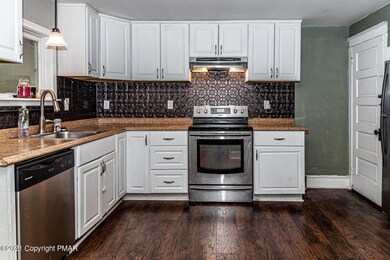 1136 Greenway Ave, Stroudsburg, PA 18360 - photo 5