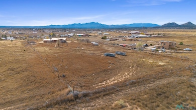 94 W Cochiti, Santa Fe, WA 98508 - photo 2