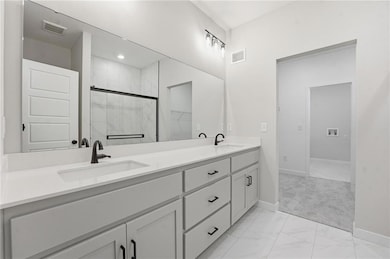 1009 Branchwood Ln, Raymore, MO 64083 - photo 4