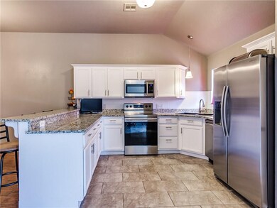 4016 Gyrfalcon Dr, Norman, OK 73072 - photo 3