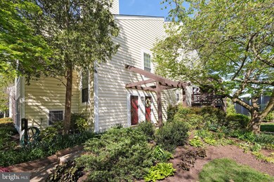 9929 Oakton Terrace Rd, Oakton, VA 22124 - photo 2