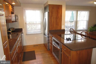 9914 Manet Rd, Burke, VA 22015 - photo 6