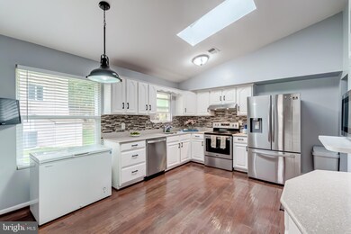 316 Hanford Ct, Sterling, VA 20164 - photo 4