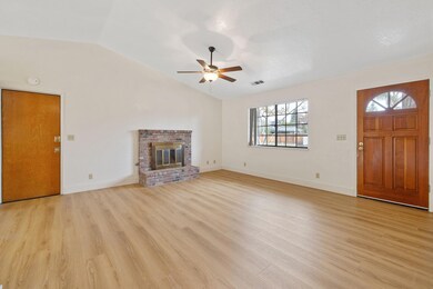 2215 E Myrtle Ct, Visalia, CA 93292 - photo 6