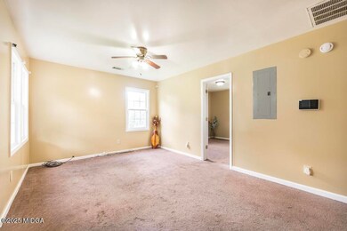 1735 Denton St 7