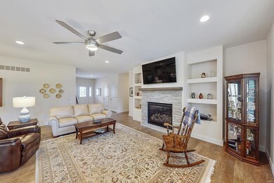 417 Filipp Ln, Lake Saint Louis, MO 63367 - photo 3