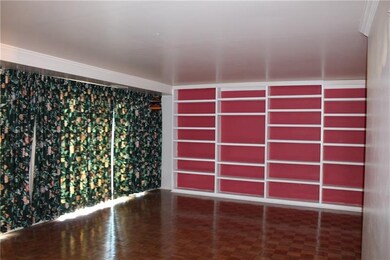 Living room with book shelves