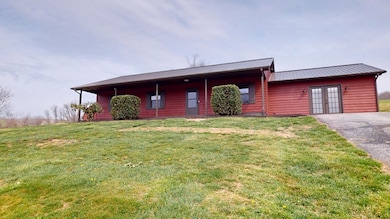 1045 W Chilhowie St, Marion, VA 24354 - photo 4