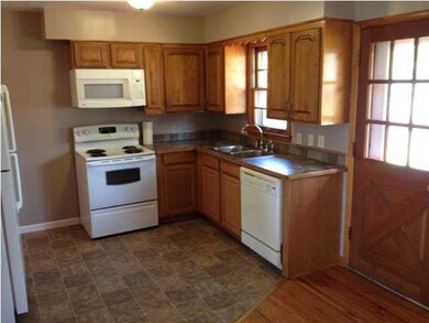 Kitchen photo 1
