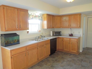 9333 Monique Dr, Fort Wayne, IN 46835 - photo 3