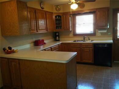 4523 Blythe Rd, Columbus, OH 43224 - photo 2