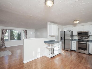 29 Nesenkeag Dr, Litchfield, NH 03052 - photo 2