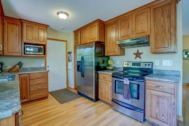 761 Truman St, Oregon, WI 53575 - photo 5