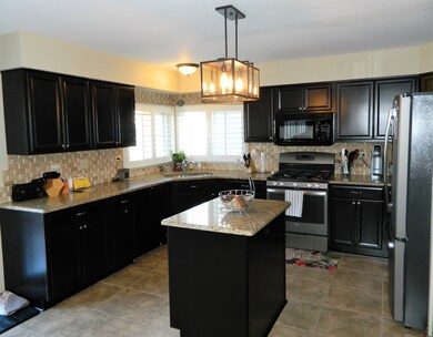 1703 Chalmette Ct, Naperville, IL 60565 - photo 4