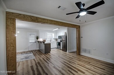 Front living area 311 Danbar St