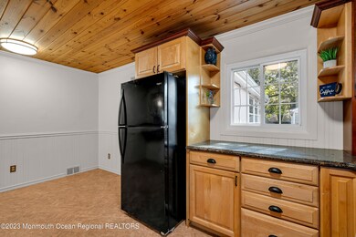 Eat-In Kitchen