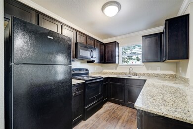 1600 W T C Jester Blvd unit 94, Houston, TX 77008 - photo 4