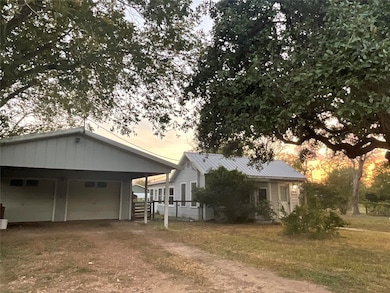 222 York St, Yorktown, TX 78164 - photo 4