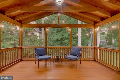 907 Lauren Ln SE, Vienna, VA 22180 - photo 2