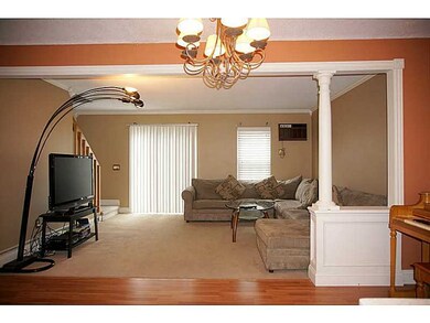565 Quaker Ln unit 18, West Warwick, RI 02893 - photo 2