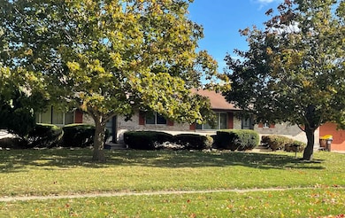 2117-2119 Davis Dr, Belvidere, IL 61008 - photo 3