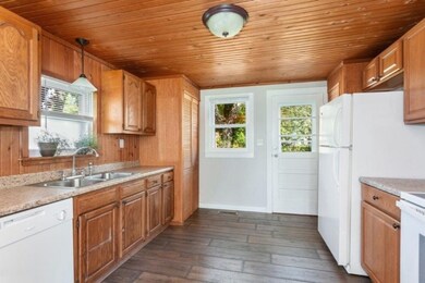 05_6029KeigleySt_5_Kitchen_LowRes