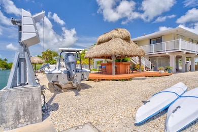 Tiki with Bar