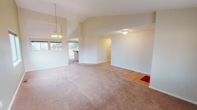 2264 NW 8th St, Redmond, OR 97756 - photo 3