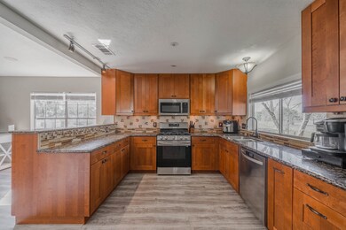 408 Gleneagles Dr, Friendswood, TX 77546 - photo 6