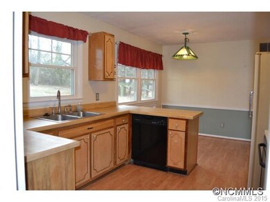 Kitchen w/Dining
