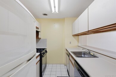 230 Fleet Ct unit 16230, Bronx, NY 10473 - photo 5