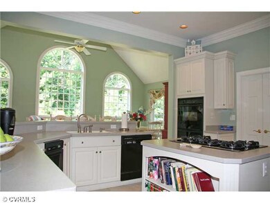 Kitchen - Kitchen has breakfast counter, center is
