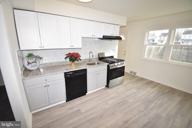 76 W 4th St, Burlington, NJ 08016 - photo 6