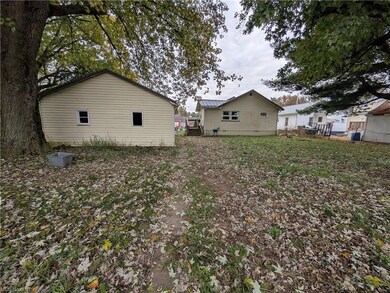 2015 Montgomery Ave, Zanesville, OH 43701 - photo 7