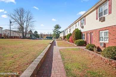 175 Buckelew Ave unit BLDG 3 - Apt 4, Jamesburg, NJ 08831 - photo 2